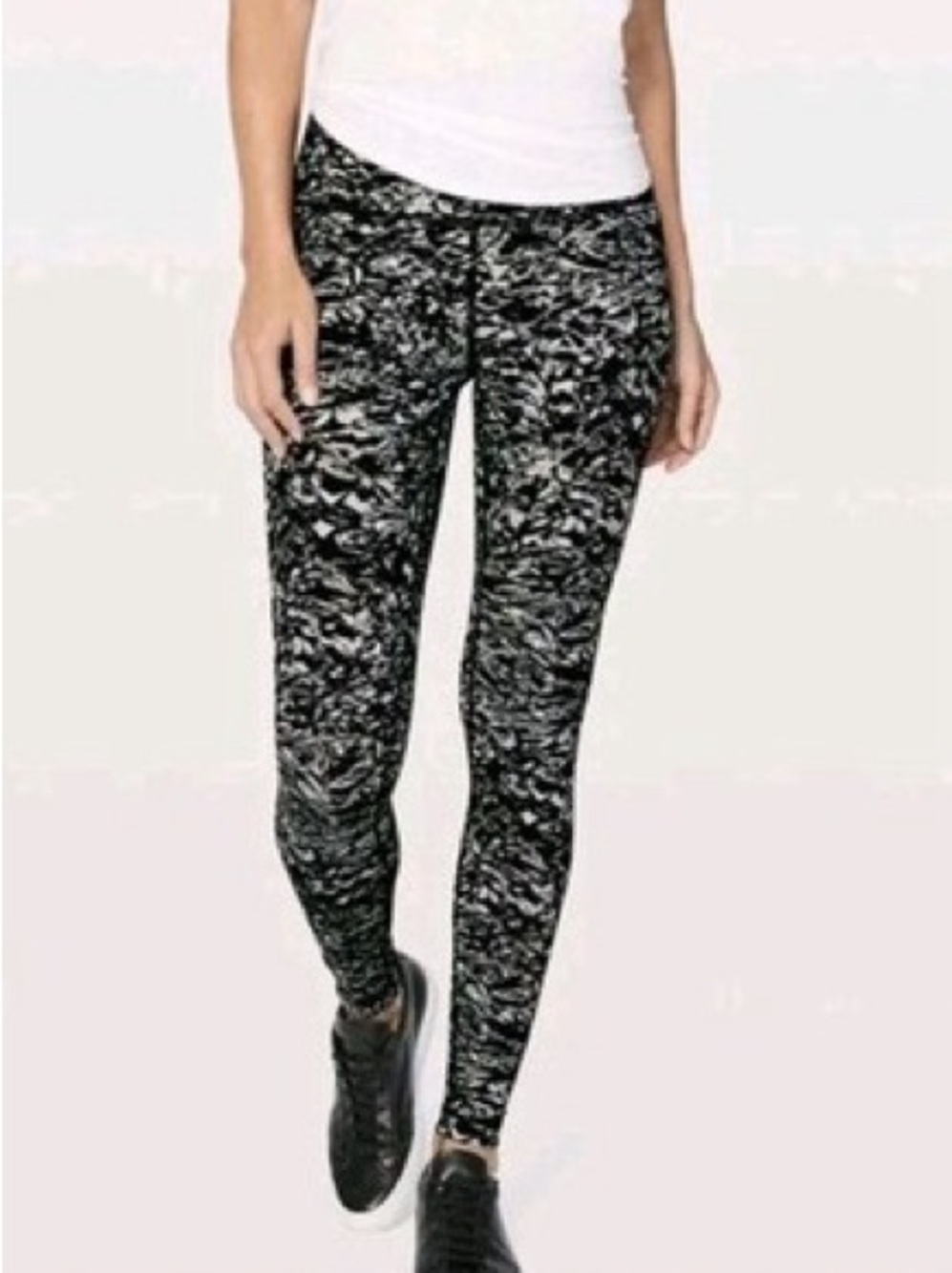 Lululemon Wunder Under Hi-Rise Tight Sz 10/28"
Liquid Platinum Alpine White Mult